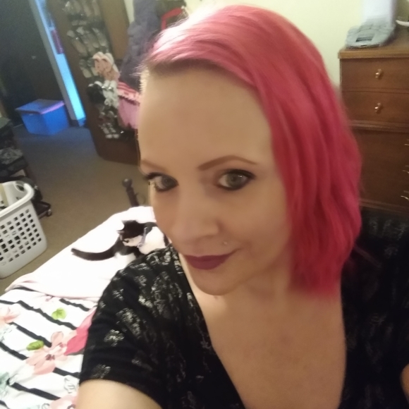 Meet your Posher, Angela - Picture 2 of 2